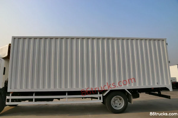 Qingling Isuzu 700P series medium truck composite version 189 hp 4X2(6 wheels) 7m van cargo truck Body (1) | 86Trucks