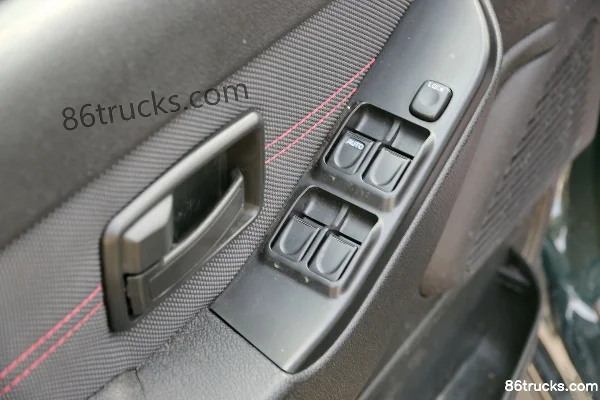 Qingling Isuzu T17 2021 3.0T Diesel 142 hp 2WD Standard Wheelbase Double Row Pickup Chassis (3) | 86Trucks