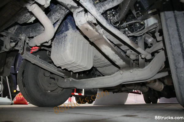 SHACMAN Delong New M3000 Lightweight Version 270hp 4X2(6 wheels) 9.8m Van Cargo Truck Chassis (1) | 86Trucks