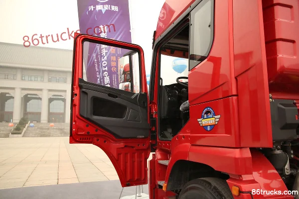 SHACMAN Cummins Delong New X3000 version légère 420 ch 6X4(10 roues) tracteur routier pour matières dangereuses Cabine (1) | 86Trucks