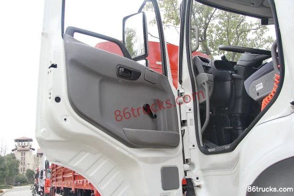 Dongfeng Commercial Vehicle Tianlong KC Heavy Truck 350 hp 6X4(10 wheels) 5.6m Dump Truck (Construction Truck) Cab (2) | 86Trucks