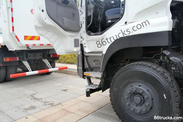 Dongfeng Commercial Vehicle Tianlong KC Heavy Truck 350 hp 6X4(10 wheels) 6m Dump Truck Cab (2) | 86Trucks