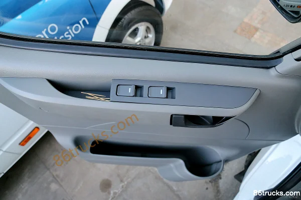 SAIC MAXUS V80 modèle 2015, 136 ch, version manuelle Aoyuntong, fourgon fermé toit haut empattement long (China V) Cabine (3) | 86Trucks