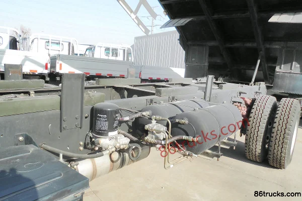 JAC Kangling Dingli 160 hp 4X2(6 wheels) 6.5m dump truck Cab (1) | 86Trucks