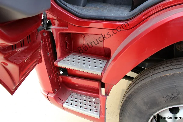 Dayun N8C heavy truck 375hp 6X2(8 wheels) tractor truck Cab (3) | 86Trucks