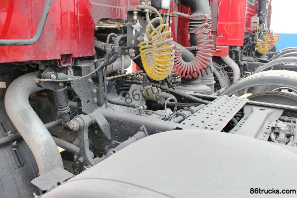 Dayun N8C heavy truck 375hp 6X2(8 wheels) tractor truck Chassis (1) | 86Trucks