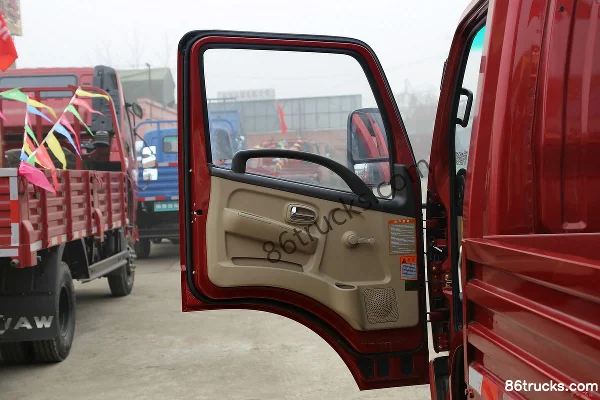 Feidi A2 Series 95 hp 4X2(6 wheels) 4.2m Single-row Flatbed Light Truck Cab (1) | 86Trucks