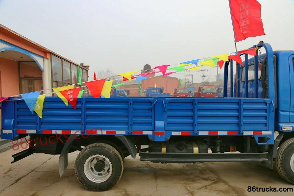 Feidi D3 Series 124 hp 4X2(6 wheels) 4.2m Single Row Flatbed Light Truck Body (2) | 86Trucks