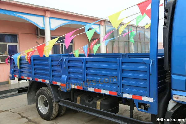 Feidi D3 Series 124 hp 4X2(6 wheels) 4.2m Single Row Flatbed Light Truck Body (1) | 86Trucks