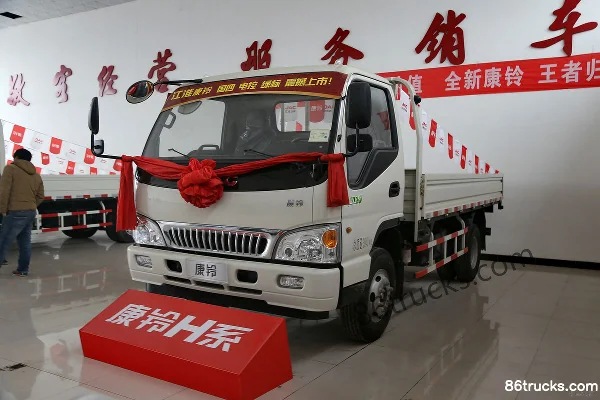JAC Kangling 33 large 116 ch 4X2(6 roues) camion léger plateau à ridelles cabine simple 4,18 m Extérieur (3) | 86Trucks