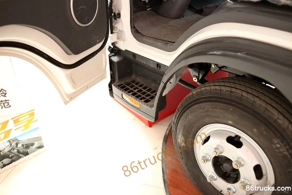 JAC Junling V6 160 hp 4X2(6 wheels) 3308mm Wheelbase Single-row Light Truck Chassis (White) Cab (3) | 86Trucks