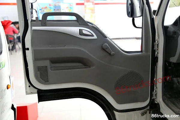 JAC Kangling 28 narrow cab 82 hp 4X2(6 wheels) 3.7m single-row flatbed light truck (JAC engine) (2) | 86Trucks