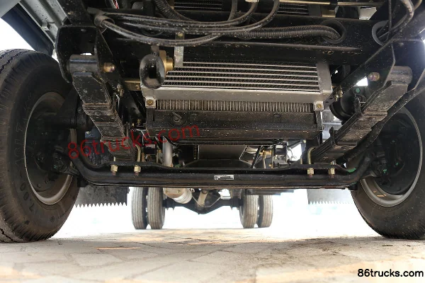 Kama Fuyunlai 87 hp 4X2(6 wheels) 4.2m Single-row Van Light Truck Chassis (1) | 86Trucks