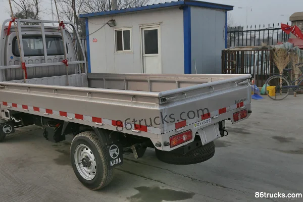 Kama Ruiling J3 1,1 L 60 ch 4X2(6 roues) essence camion micro plateau 3,1 m cabine simple Carrosserie (3) | 86Trucks