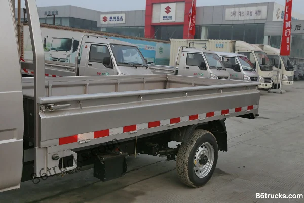Kama Ruiling J3 1,1 L 60 ch 4X2(6 roues) essence camion micro plateau 3,1 m cabine simple Carrosserie (1) | 86Trucks