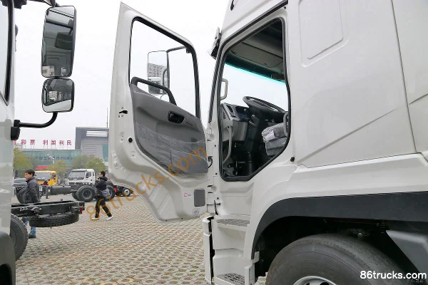 Dongfeng Yu Long camion lourd 460 ch 6X4(10 roues) tracteur routier (EQ4250GLV) Cabine (1) | 86Trucks