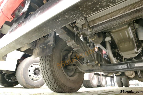 Dongfeng Yulong 180 hp 4X2(6 wheels) Truck-mounted Crane (EQ5168JSQZM) Chassis (2) | 86Trucks