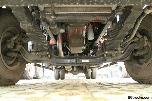 Dongfeng Yulong 180 hp 4X2(6 wheels) Truck-mounted Crane (EQ5168JSQZM) Chassis (1) | 86Trucks