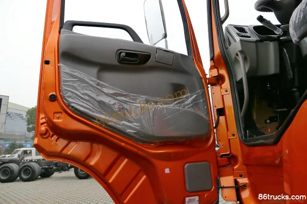 Dongfeng Yulong 340 hp 6X4(10 wheels) 5.2m Dump Truck Chassis (EQ3258GLJ1) Cab (3) | 86Trucks