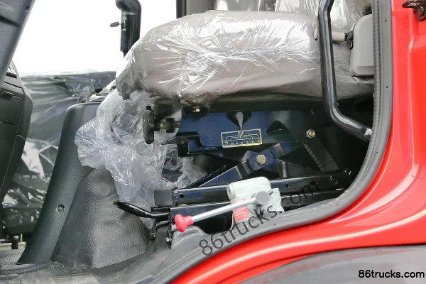 Dongfeng Yulong 140 hp 4X2(6 wheels) 4.5m Dump Truck (EQ3080GL1) Cab (3) | 86Trucks