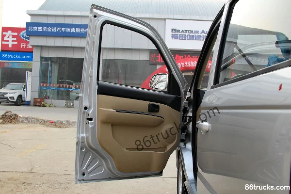 Foton V5 86 ch 1.2L fourgon fermé (version standard) Cabine (1) | 86Trucks