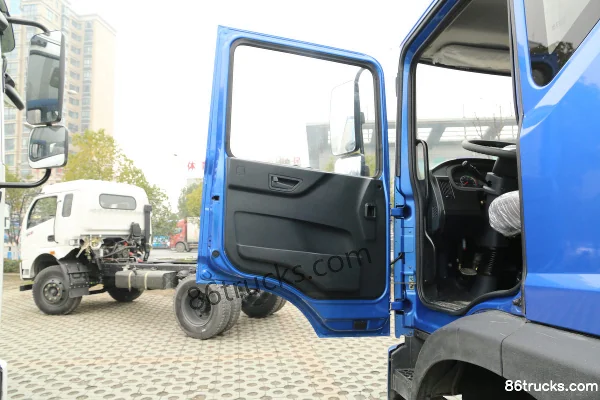 Dongfeng Yuhu 170 ch 4X2(6 roues) camion citerne d'arrosage (EQ5168GSSL) Cabine (1) | 86Trucks