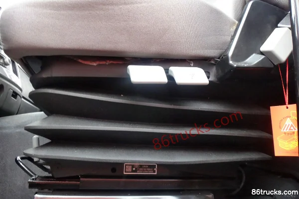 FAW Jiefang J6M heavy truck 280 hp 8X4(12 wheels) 9.5m flatbed truck Cab (1) | 86Trucks