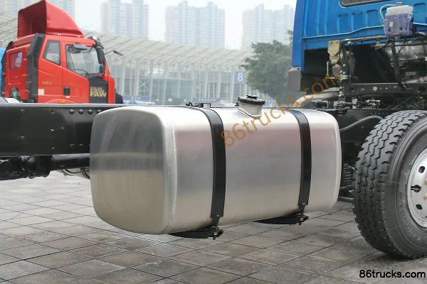 FAW Jiefang Qingdao HanV2.0 Heavy Truck 260 hp 6X2(8 wheels) 9.65 m Cage Cargo Truck Cab (2) | 86Trucks