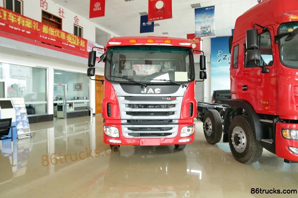 JAC Gallop A5XIII 7.8L Diesel 320hp 4X2(6 wheels) FAW Jiefang 8-Speed 6.8m Flatbed Cargo Truck Exterior (2) | 86Trucks