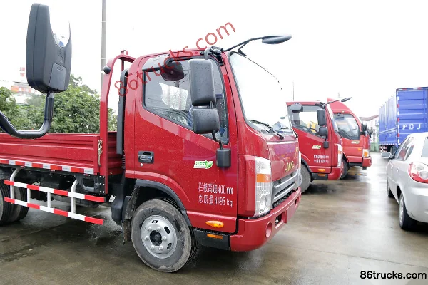 JAC Shuailing H330 Fashion Edition 141 hp 4X2(6 wheels) 4.18m Single Row Flatbed Light Truck (Red) Exterior (3) | 86Trucks