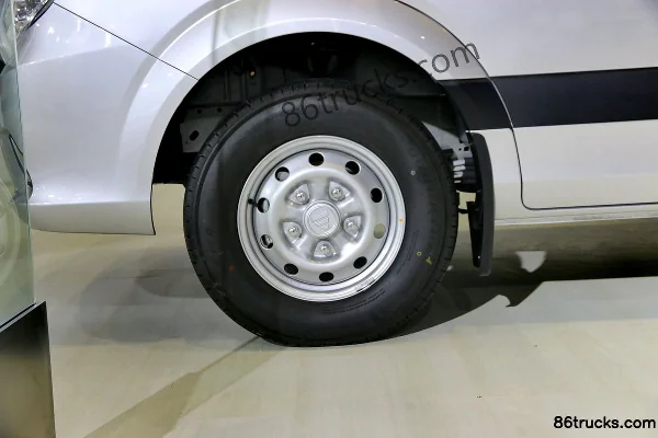 Foton utilitaire TuyanoS 161 ch fourgon fermé (version commerciale, empattement long, toit moyen) Châssis (3) | 86Trucks