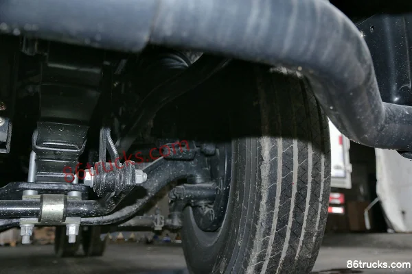 Yuejin Chaoyue C500-33 141 ch 4X2(6 roues) camion léger fourgon à cabine simple 4 m (cabine large) Châssis (2) | 86Trucks