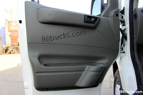 SAIC MAXUS V80 2016 136hp Aoyuntong Manual Short Wheelbase Medium Roof Panel Van (China V) Cab (3) | 86Trucks