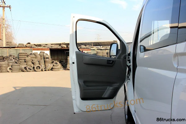 SAIC MAXUS V80 2016 136hp Aoyuntong Manual Short Wheelbase Medium Roof Panel Van (China V) Cab (1) | 86Trucks
