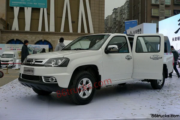 Changan Light Vehicle Shenqi F50 2016 Deluxe Short Wheelbase 2.2L Gasoline 106 hp Double Row Pickup Cab (3) | 86Trucks