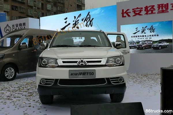 Changan Light Vehicle Shenqi F50 2016 Deluxe Short Wheelbase 2.2L Gasoline 106 hp Double Row Pickup Cab (2) | 86Trucks