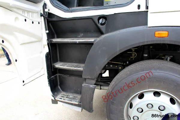 Sinotruk HOWO T7H 400 hp 6X4(10 wheels) Dangerous Goods Tractor Truck Cab (2) | 86Trucks