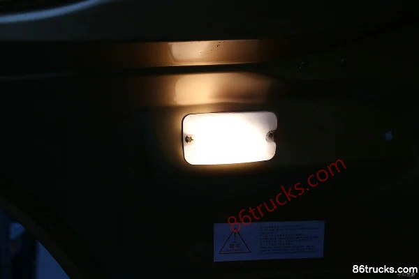 Hualing Hanma H6 Heavy Truck 420 hp 6X2(8 wheels) Tractor Truck Cab (3) | 86Trucks