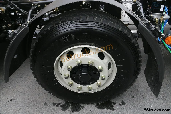 Hualing Hanma H6 Heavy Truck 420 hp 6X2(8 wheels) Tractor Truck Chassis (2) | 86Trucks