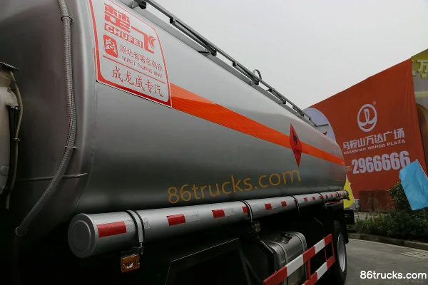 Hualing Hualing Star 220hp 6X2(8 wheels) Oil Tank Truck (Chufei Brand) Body (1) | 86Trucks