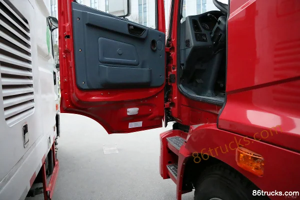 Hualing HanmaH6 180hp 4X2(6 wheels) Refrigerated Truck Cab (1) | 86Trucks