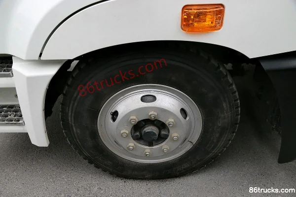 Hualing Hanma 180 hp 4X2(6 wheels) Sweeper Truck Chassis (2) | 86Trucks