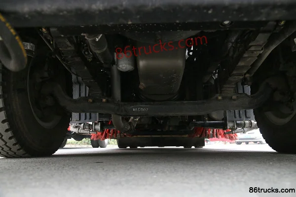 Hualing Hanma 180 hp 4X2(6 wheels) Sweeper Truck Chassis (1) | 86Trucks