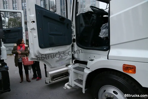 Hualing Hanma 180 hp 4X2(6 wheels) High Pressure Cleaning Truck Cab (1) | 86Trucks