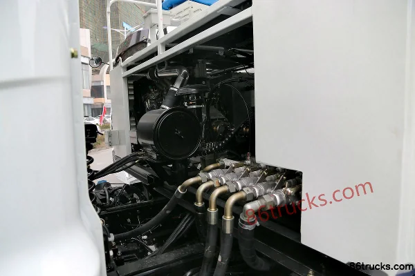 Hualing Hanma 180 hp 4X2(6 wheels) High Pressure Cleaning Truck Chassis (2) | 86Trucks