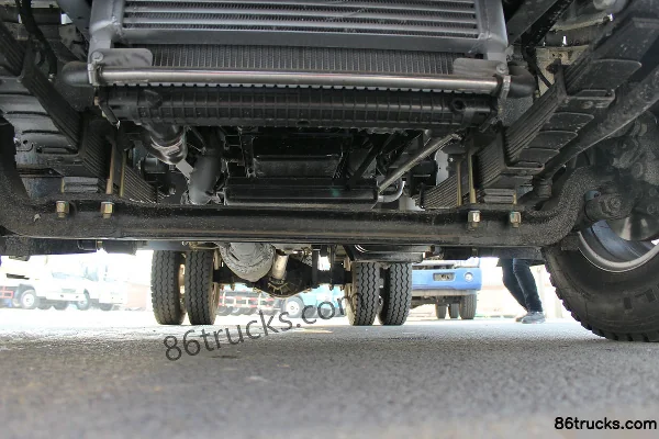 JAC Shuailing H330 130 hp 4X2(6 wheels) 4.12m single-row box light truck Chassis (1) | 86Trucks