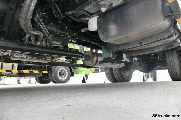 Foton AumanETX 210 ch 4X2(6 roues) camion de nettoyage haute pression Châssis (3) | 86Trucks