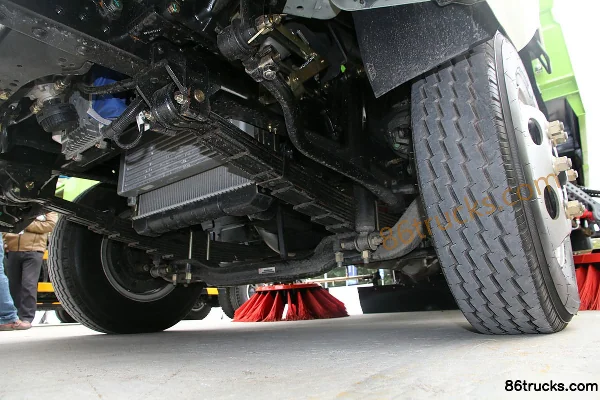 Foton Aumark 3 Series 141 hp 4X2(6 wheels) 3T Water Cleaning Truck Chassis (3) | 86Trucks