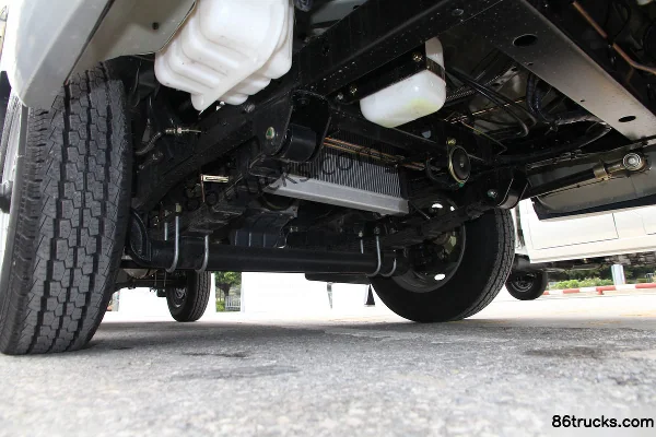Foton Forland Yuling VQ2 2,0 L 129 ch 4X2(6 roues) essence mini camion à plateau cabine simple Châssis (3) | 86Trucks