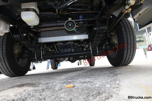 Foton Forland Yuling VQ2 2,0 L 129 ch 4X2(6 roues) essence mini camion à plateau cabine simple Châssis (2) | 86Trucks
